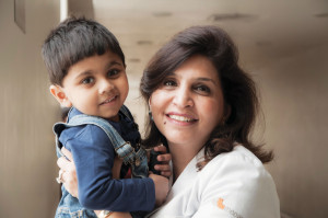 Dr-Neelam-Mohan-with-kid