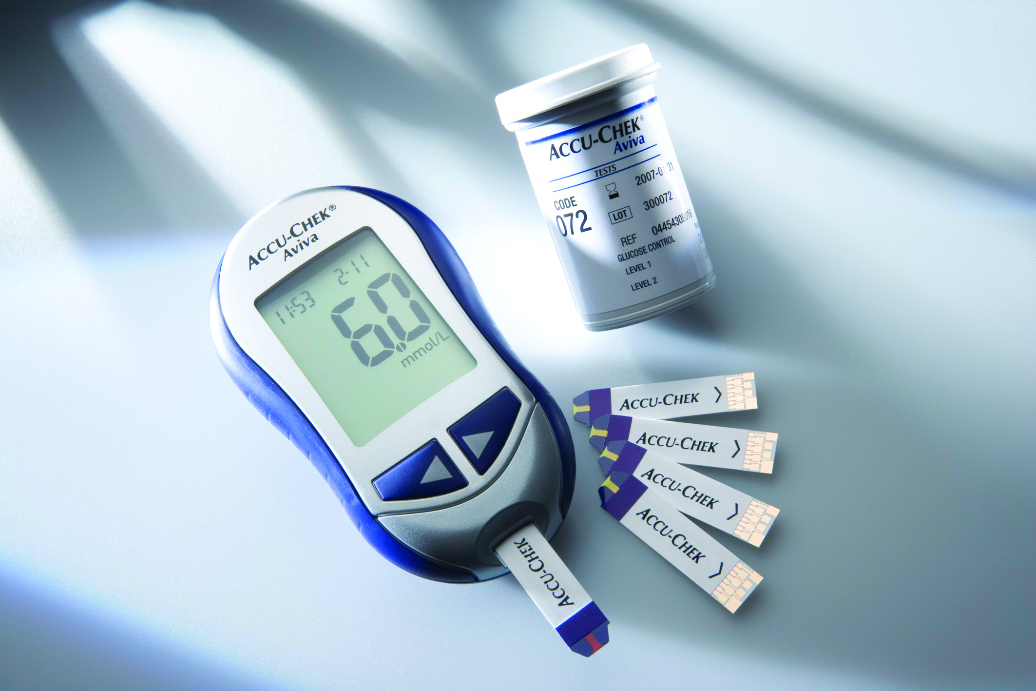 Тест есть ли диабет. Измерение глюкометра Глюкозы крови. Сахарный диабет прибор для измерения сахара в крови. Измерение уровня Глюкозы в крови глюкометром. Глюкометр измерение сахара в крови.